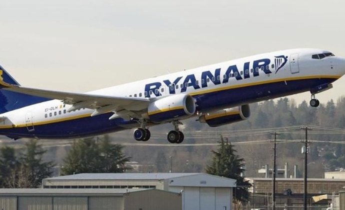 Avión De Ryanair
