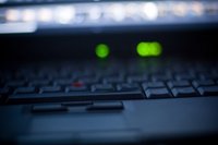 El fiscal mantiene la petición de un año de cárcel para tres jóvenes por entrar en el 'email' de una amiga