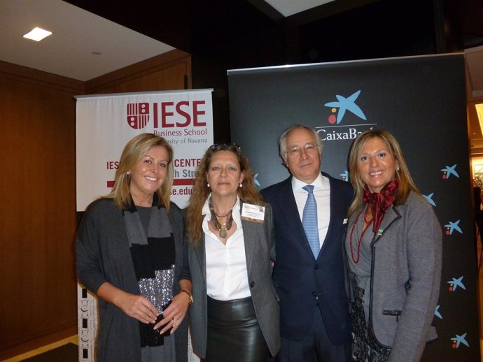 Joan Maria Nin (Caixabank) Con Las Ganadoras Españolas