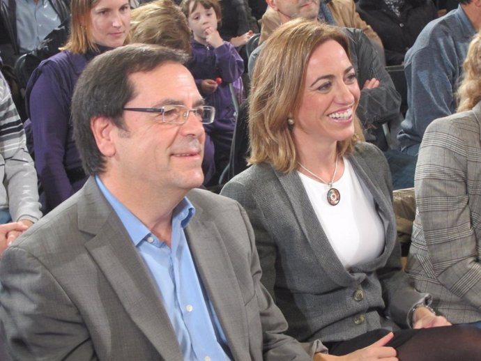 La Ministra Carme Chacón Y El Número 3 Por Barcelona, Joan Rangel