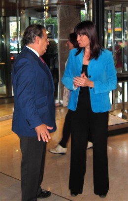 El Alcalde Juan Ignacio Zoido Y La Consejera Micaela Navarro En Un Acto Reciente