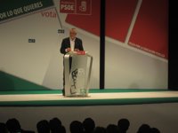 Griñán afirma que Arenas solo sabe meterse con él en la campaña porque no tiene programa