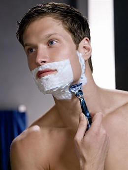 Un Hombre Afeitándose