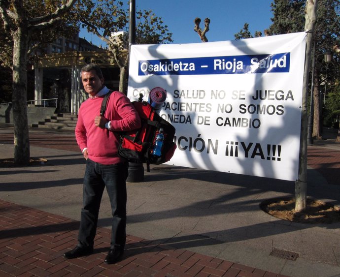 Rubén Garrido, Alcalde De Oyón Protesta Ante El Palacio De Gobierno Riojano