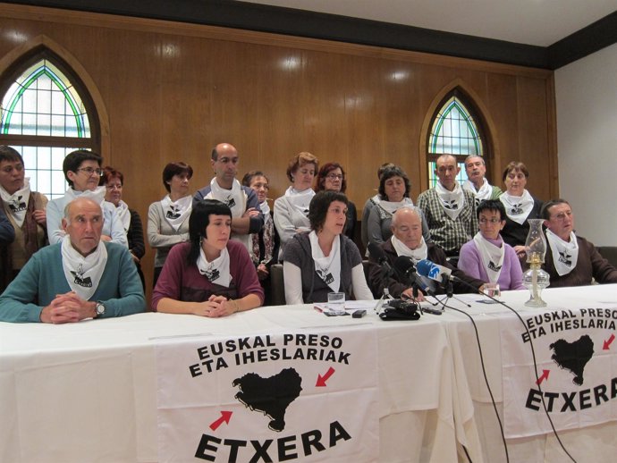 Miembros De La Asociación De Familiares De Presos De ETA Etxerat.