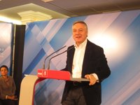 Blanco justifica ante pensionistas que se aumentase la edad para jubilarse "porque se vive más tiempo"