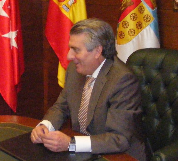 Juan Velarde, Alcalde De Arroyomolinos