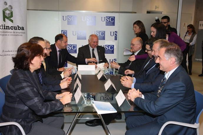 Momento De La Firma Del Acta Constitutiva De Redincuba