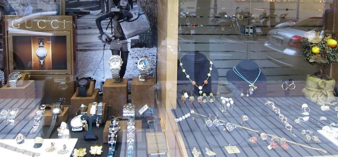 Detalle Del Escaparate De Una Joyería