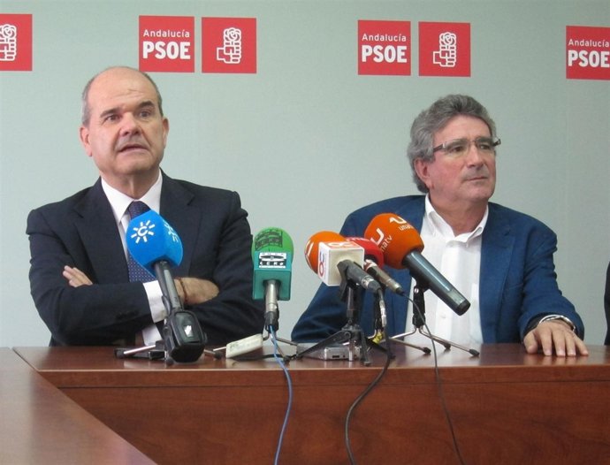 Los Socialistas Manuel Chaves Y Luis Pizarro En Rueda De Prensa
