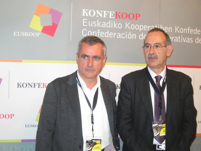 El Presidente De Konfekoop Acompañado Por El Director De Economía Social Del GV