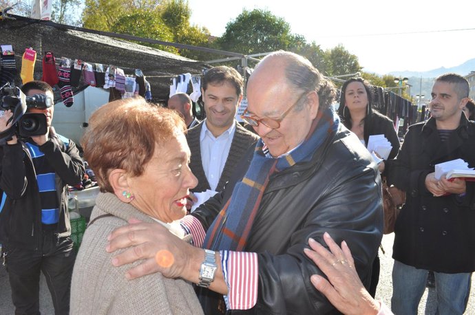 Enrique Álvarez Sostres En El Mercado De Laviana