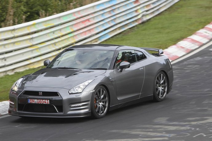 Nisan GT-R