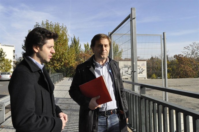 Los Concejales Del PP De Zaragoza Sebastián Contín Y Fernando Ledesma.