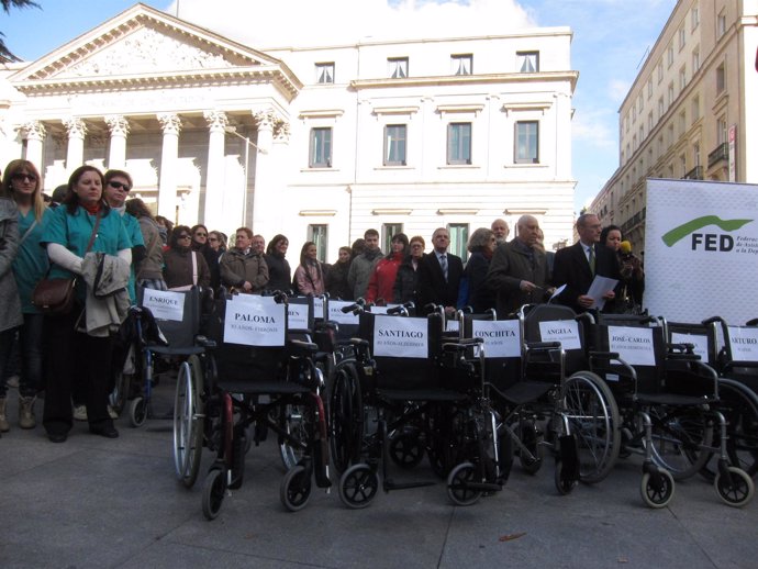 Sillas De Ruedas Vacias Ante El Congreso