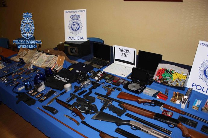 Efectos Intervenidos A Los Ocho Detenidos En Madird Y Burgos