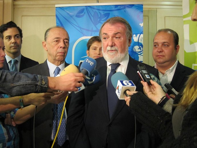 Jaime Mayor Oreja En Pamplona.