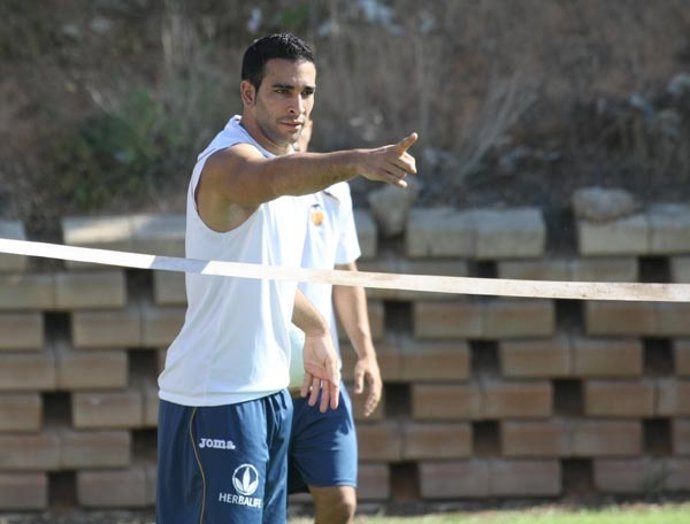 El Defensa Francés Del Valencia Adil Rami