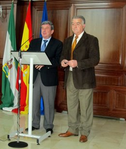 Luis García Garrido Y Fernando Calahorro Antes De Atender A Los Medios.
