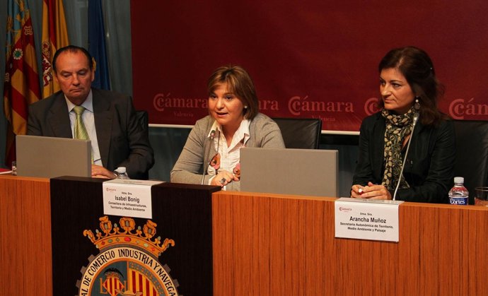 La Consellera Bonig Junto A Morata En Cámara Valencia