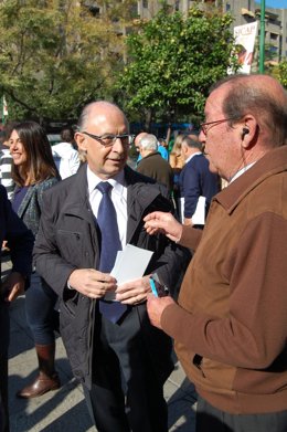 Montoro Durante El Paseo Electoral.