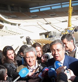 Zoido Y Navas Durante La Visita Al Estadio De Isla De La Cartuja