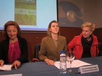 Cospedal no contará "grandes milongas" a las mujeres rurales, las que mejor entenderán su forma de "austera" de gobernar