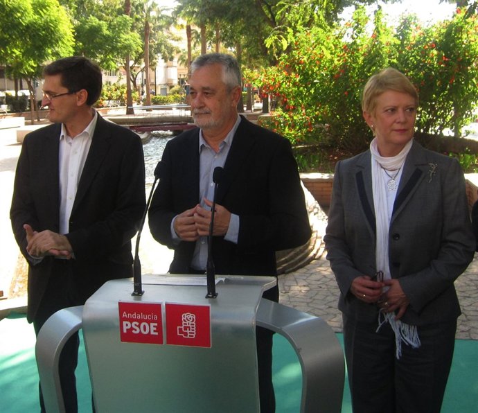 Griñán Atiende A Los Medios En Un Acto Electoral Del PSOE-A
