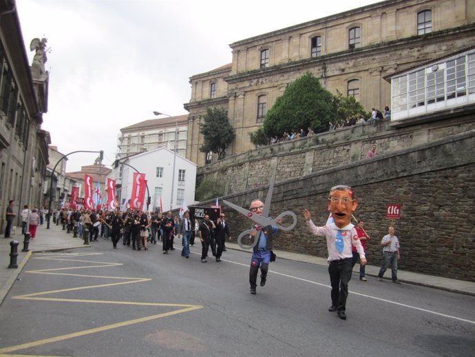 Manifestación De Profesores Representando El 'Entierro' De La Enseñanza Pública