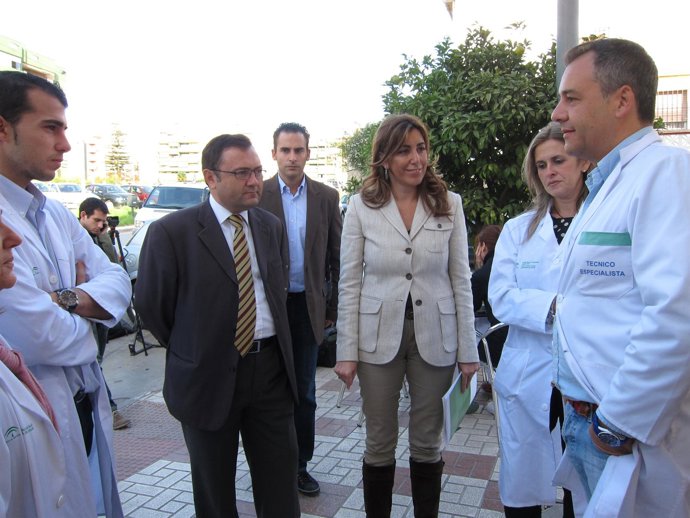 Díaz Y Heredia Junto Con Algunos Sanitarios Del Hospital Carlos Haya