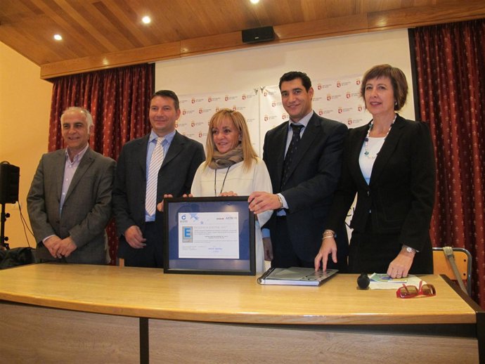 Carrasco Muestra El Certificado EFQM