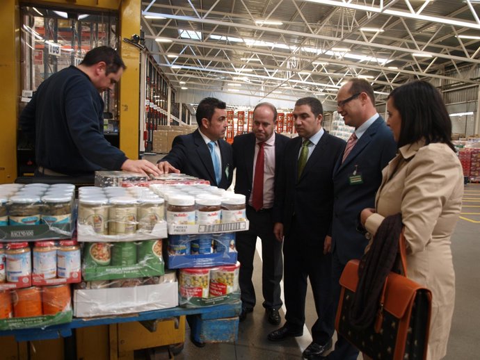 Bendodo, En Su Visita Al Centro Logístico De Antequera       