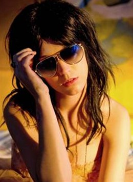 Katy Perry Luciendo Unas Gafas De Sol Aviador De Carrera 