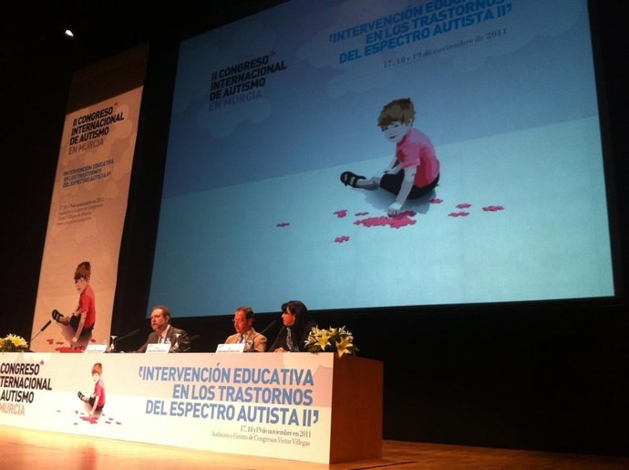 Sotoca Y Cámara Durante La Apertura Del Congreso De Autismo