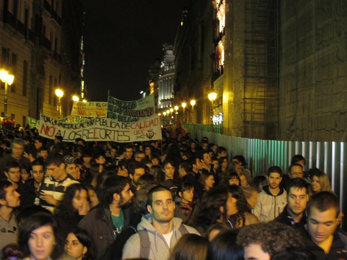Miles De Estudiantes Colapsan La Castellana 