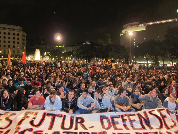 Manifestación De Estudiantes Contra Los Recortes En Barcelona