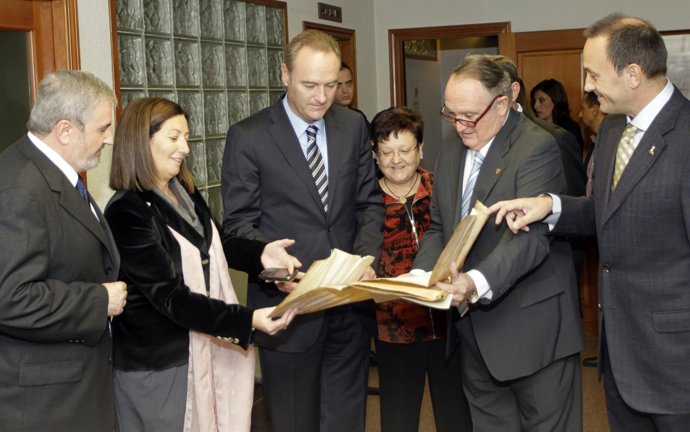 Fabra Y Hernández Tras Recibir La Medalla De Oro En Orihuela.