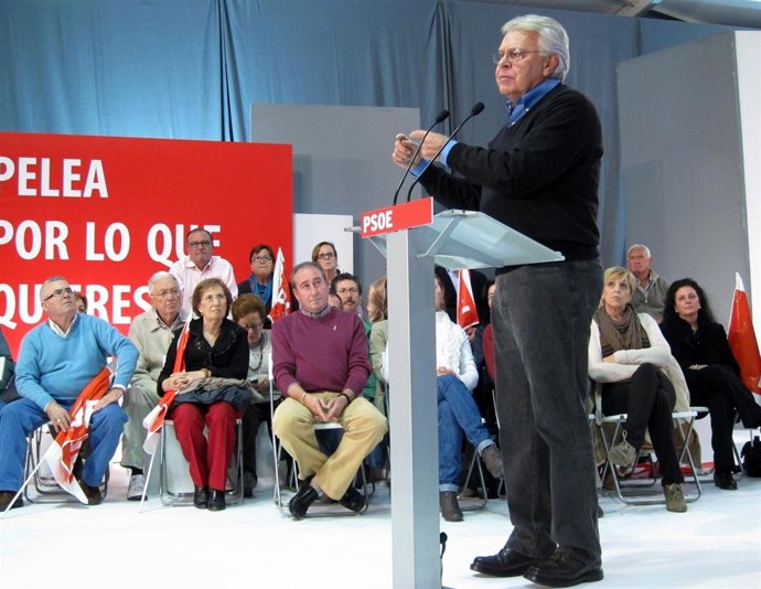 El Expresidente Del Gobierno Felipe González En Un Mitín En Utrera (Sevilla)