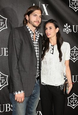 Ashton Kutcher Y Demi Moore Posan Abrazados En Un Photocall