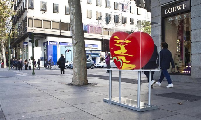 Corazones Solidarios Decoran La Calle Serrano