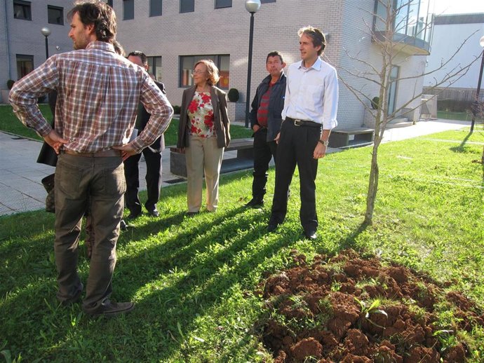 De La Serna Visita Las Parcelas Donde Estarán Los Huertos