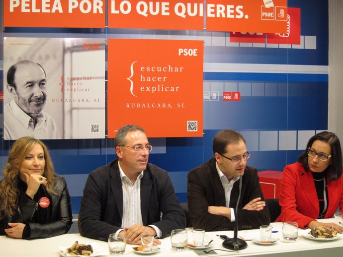Los Candidatos Del PSOE, Durante El Desayuno