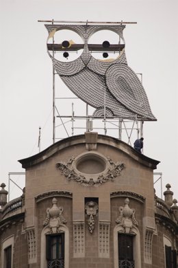 Restauración Del Rótulo Del Búho De Av.Diagonal-P.St.Joan De Barcelona