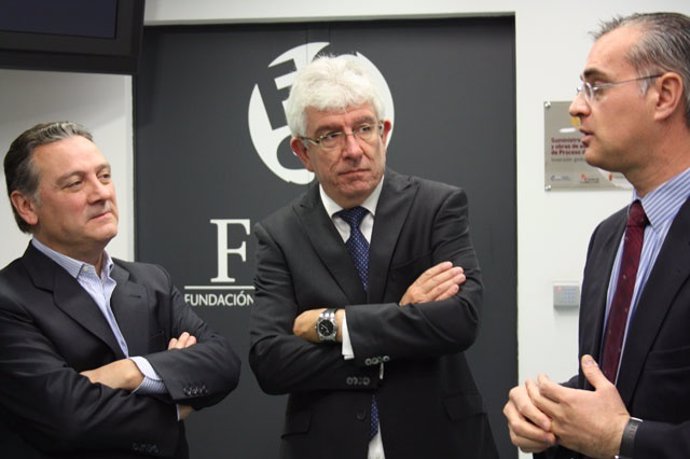 Alfredo Prada Y José Ángel Hermida En El Centro De Supercomputación