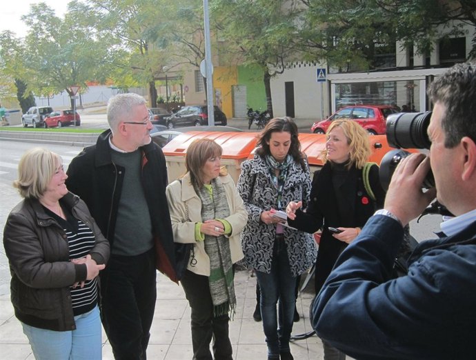 Ávila, Junto A Miembros Del PSOE De Jaén, Antes De Repartir Propaganda.