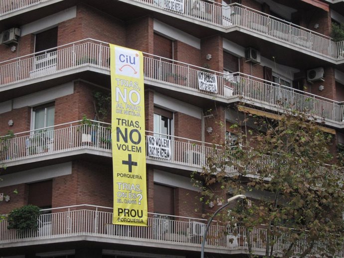 Pancarta De Rechazo Al Parque De Limpieza Del Eixample Izquierdo