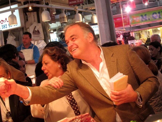 Barberá Y González Pons En El Mercado Central