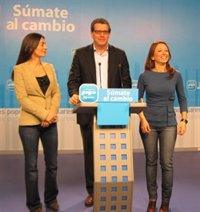 Arenas recorre unos 5.000 kilómetros en esta campaña apelando al "cambio" y oyendo los "problemas" de los andaluces