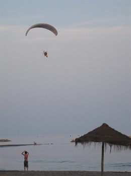 Un Bañista En Playa De Málaga Vuelo Libre 