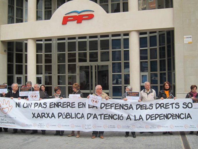 Participantes En La Manifestación En Defensa De La Dependencia